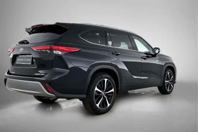 Toyota Highlander (2021) thumbnail 2