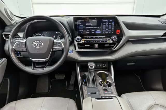 Toyota Highlander (2021) thumbnail 4