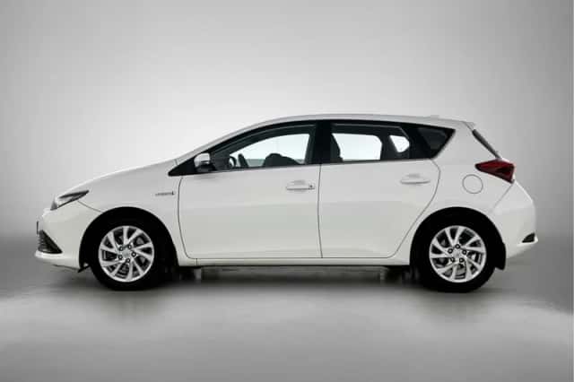 Toyota Auris (2017) thumbnail 3