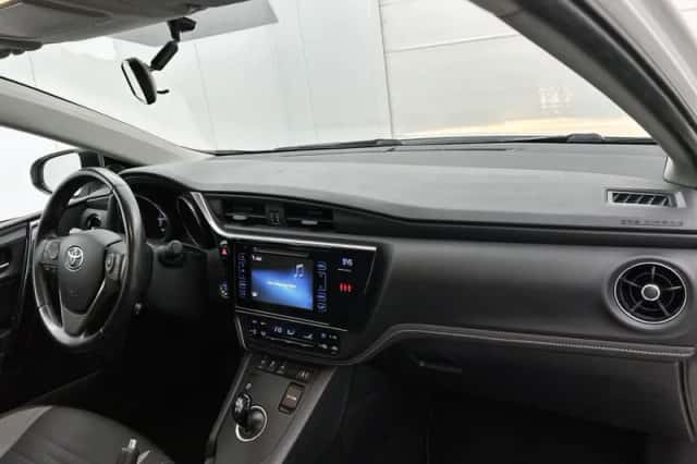 Toyota Auris (2017) thumbnail 6