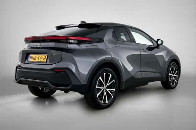 Toyota C-HR (2025) thumbnail 2