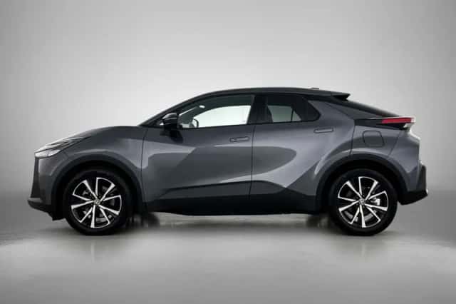 Toyota C-HR (2025) thumbnail 3
