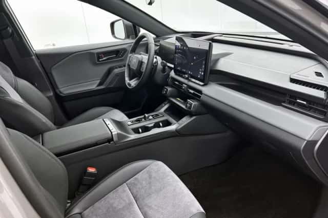 Toyota RAV4 (2026) thumbnail 6