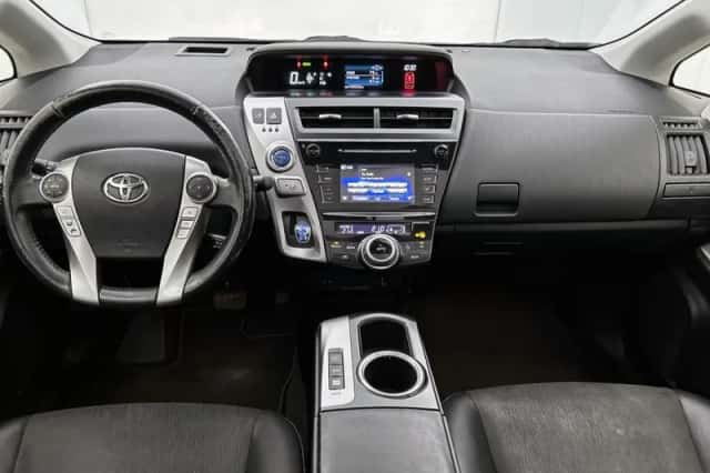 Toyota Prius (2016) thumbnail 5