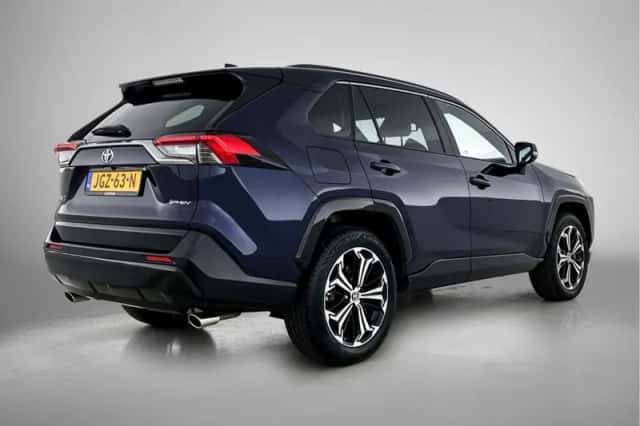 Toyota RAV4 (2025) thumbnail 2