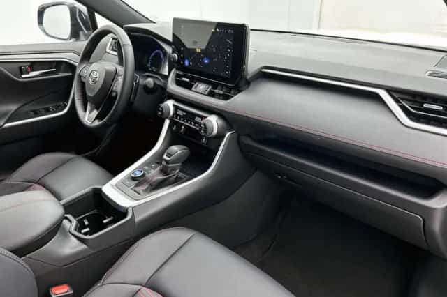 Toyota RAV4 (2025) thumbnail 6
