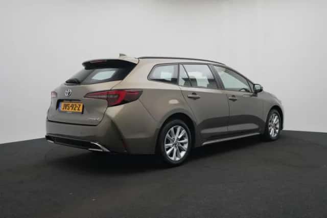 Toyota Corolla_Touring_Sports (2023) thumbnail 2
