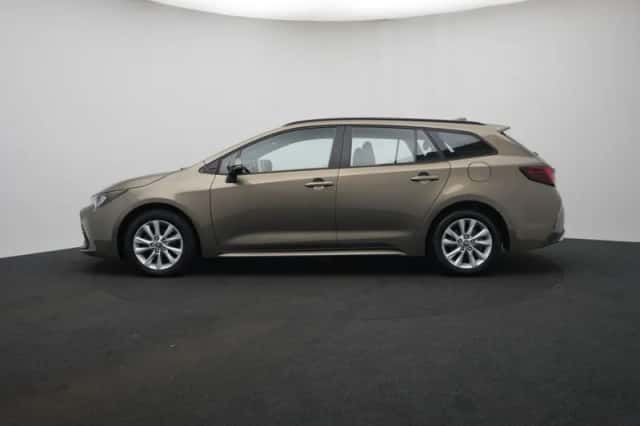 Toyota Corolla_Touring_Sports (2023) thumbnail 3