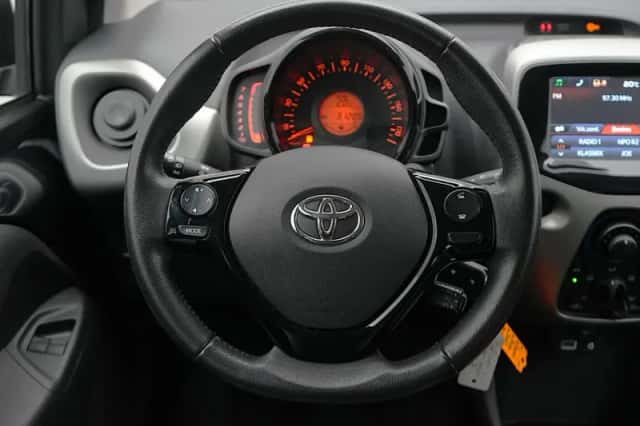 Toyota Aygo (2015) thumbnail 5