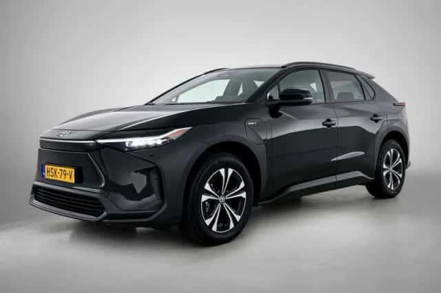 Toyota bZ4X (2025) thumbnail 1