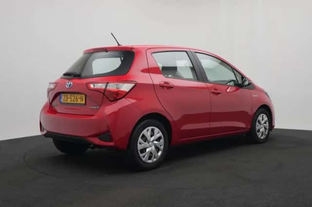 Toyota Yaris (2019) thumbnail 2