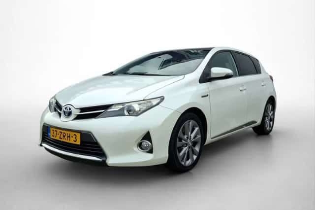Toyota Auris (2013) thumbnail 1
