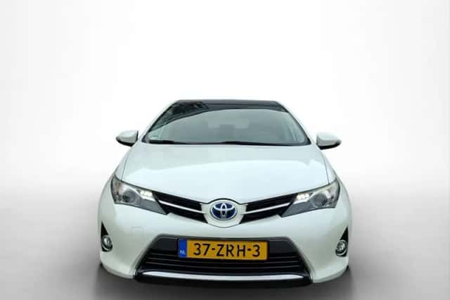 Toyota Auris (2013) thumbnail 2