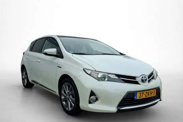 Toyota Auris (2013) thumbnail 3
