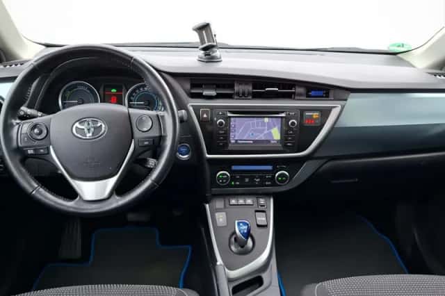 Toyota Auris (2013) thumbnail 5