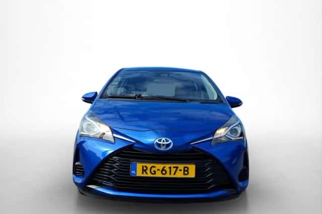 Toyota Yaris (2017) thumbnail 2