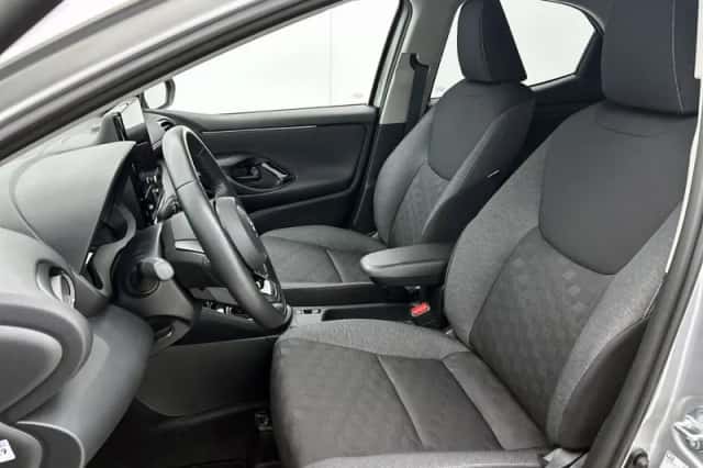 Toyota Yaris (2025) thumbnail 4