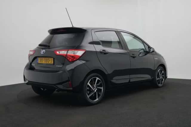 Toyota Yaris (2019) thumbnail 2