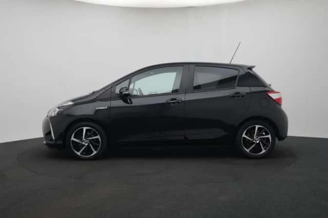 Toyota Yaris (2019) thumbnail 3
