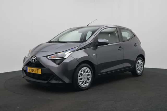 Toyota Aygo (2022) thumbnail 1