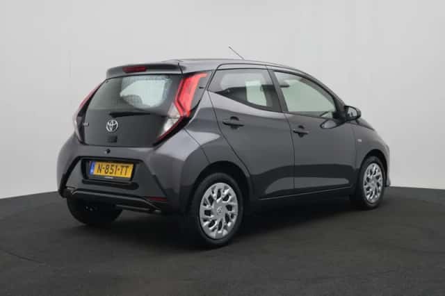 Toyota Aygo (2022) thumbnail 2