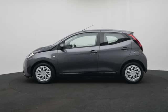 Toyota Aygo (2022) thumbnail 3