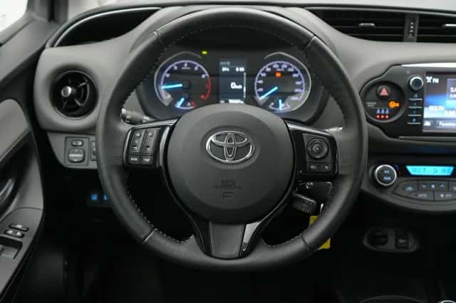 Toyota Yaris (2017) thumbnail 5