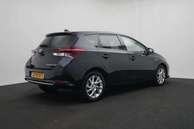 Toyota Auris (2016) thumbnail 2