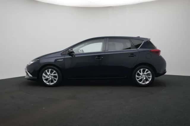 Toyota Auris (2016) thumbnail 3