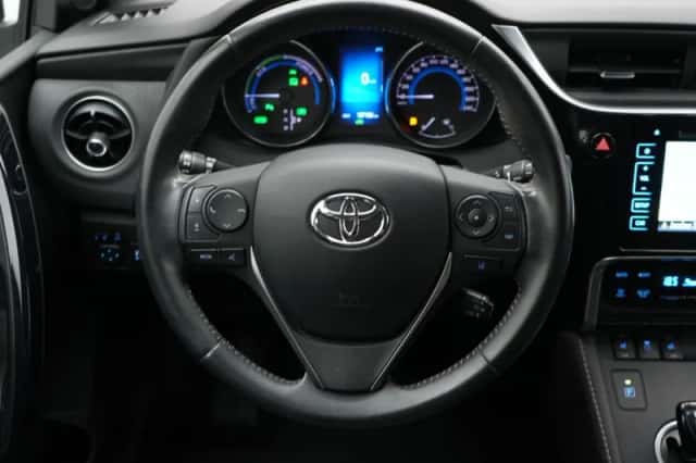 Toyota Auris (2016) thumbnail 5