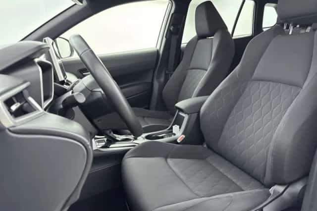 Toyota Corolla Cross (2024) thumbnail 4