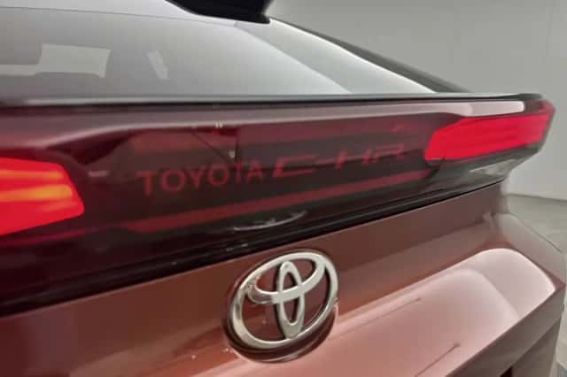 Toyota C-HR (2026) thumbnail 5