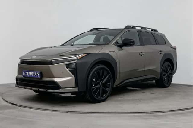 Toyota bZ4X (2026) thumbnail 1