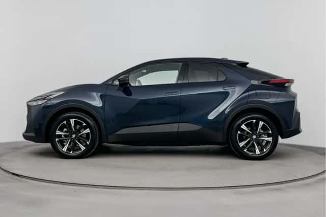 Toyota C-HR (2026) thumbnail 2