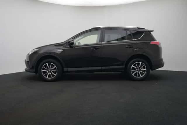 Toyota RAV4 (2016) thumbnail 3