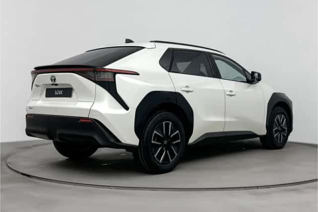Toyota bZ4X (2026) thumbnail 2