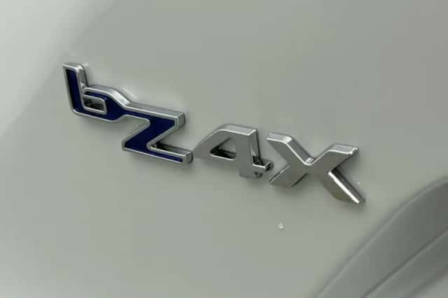 Toyota bZ4X (2026) thumbnail 6