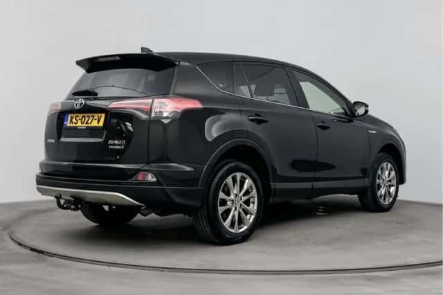 Toyota RAV4 (2016) thumbnail 2