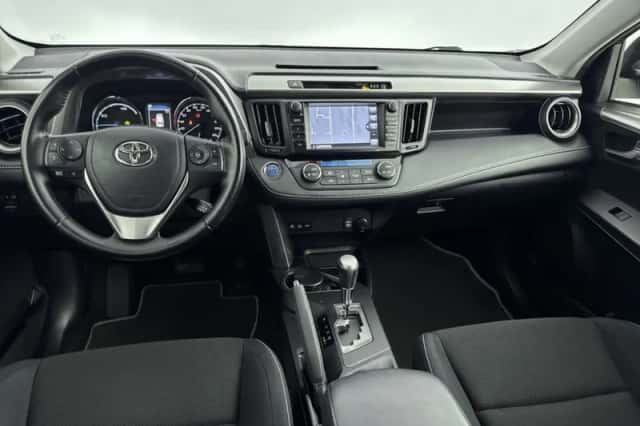 Toyota RAV4 (2016) thumbnail 5