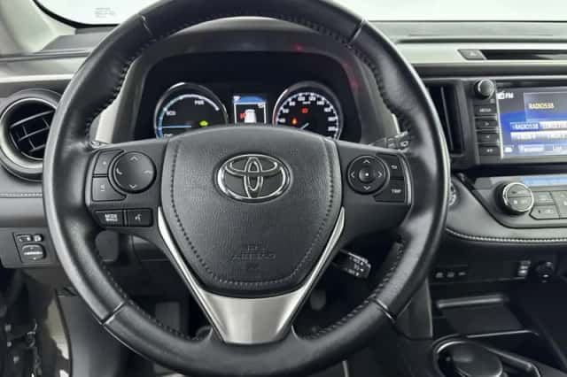Toyota RAV4 (2016) thumbnail 6