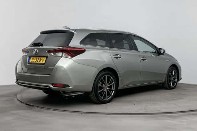 Toyota Auris (2016) thumbnail 2