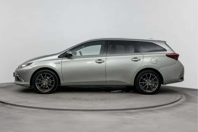Toyota Auris (2016) thumbnail 3
