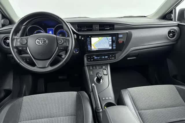 Toyota Auris (2016) thumbnail 4