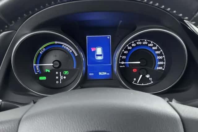 Toyota Auris (2016) thumbnail 5