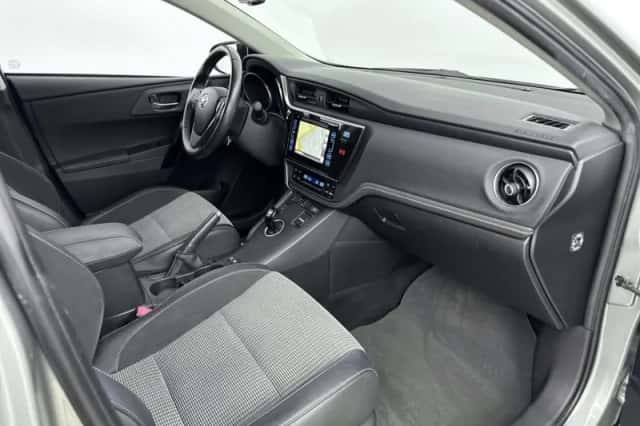 Toyota Auris (2016) thumbnail 6