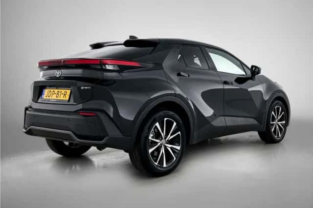 Toyota C-HR (2025) thumbnail 2