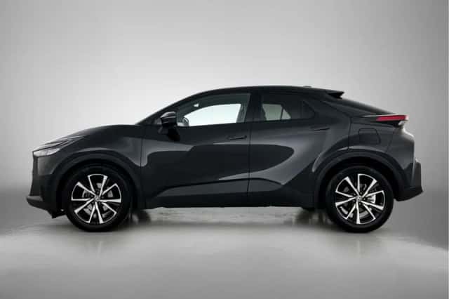 Toyota C-HR (2025) thumbnail 3