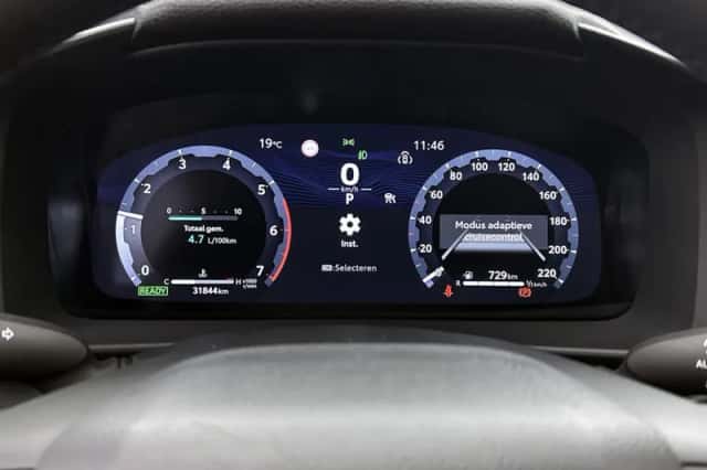 Toyota C-HR (2025) thumbnail 5