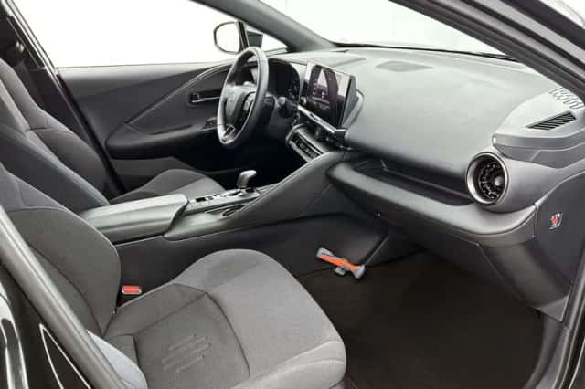 Toyota C-HR (2025) thumbnail 6