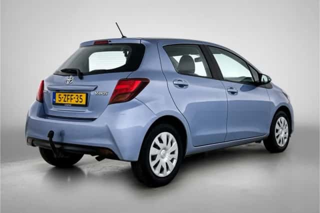 Toyota Yaris (2015) thumbnail 2